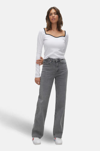Jean wide gris Vero Moda, avec une taille haute et des jambes droites.