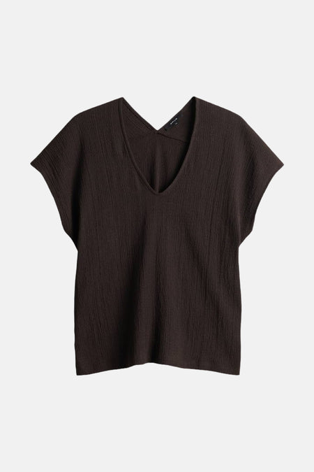 Bruine korte mouwen t-shirt van OPUS met diepe V-hals en geribbelde textuur, front view