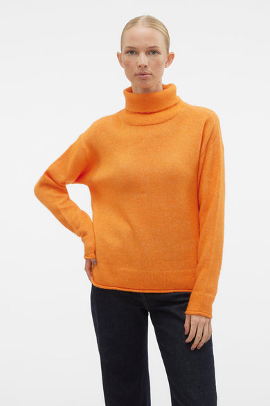 Manteau brun VERO MODA, porté avec un jean foncé.