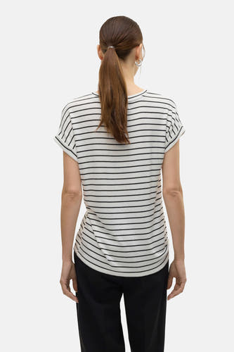 T-shirt rayé blanc de VERO MODA, vu par derrière, avec des manches courtes et un col rond.