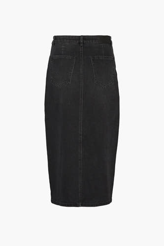Robe noire de VERO MODA, vue de derrière avec des poches et une coupe droite.
