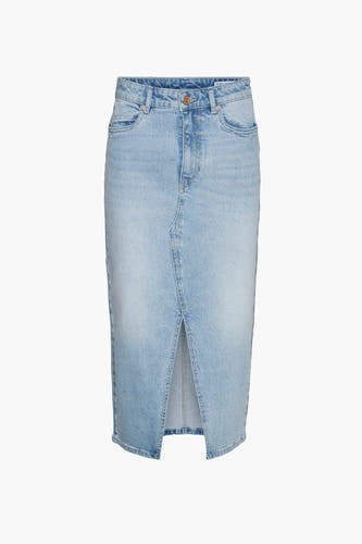 Jupe en denim bleu clair de Vero Moda, avec une fente à l'avant.