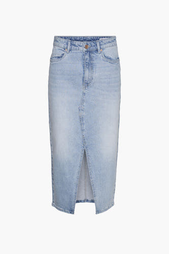 Jupe en denim bleu clair de VERO MODA avec une fente à l'avant.
