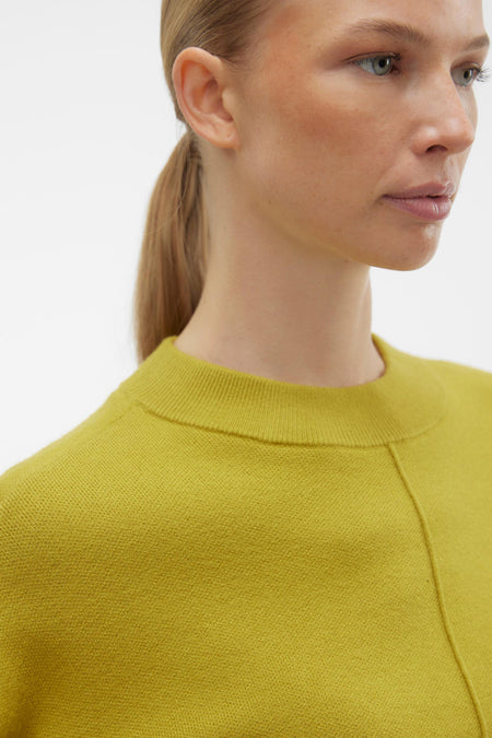 T-shirt vert avec col rond de VERO MODA, en coton lisse avec une couture subtile.