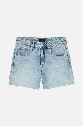 Short en denim bleu clair de VERO MODA avec un col montant et des poches classiques.