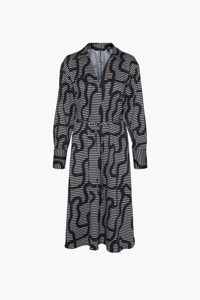 Robe noire à longues manches de Vero Moda, dotée d'un motif rayé horizontal et ondulé noir.