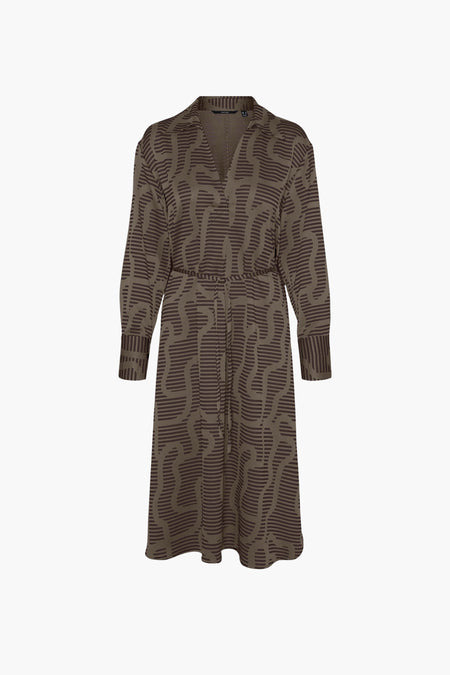Robe brune à longues manches de VERO MODA, avec un motif abstrait et une ceinture élastique.