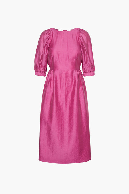 Robe rose de VERO MODA® avec des manches courtes et une enverture dans le dos avec un détail rayé.