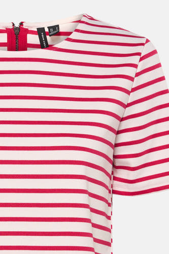 T-shirt rose à manches courtes de Vero Moda, avec motif à rayures rouges et fermeture éclair au dos.