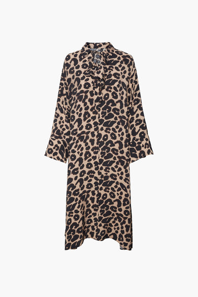Longue robe beige de VERO MODA® avec imprimé zèbre noir, manches longues et détail de collier au cou.