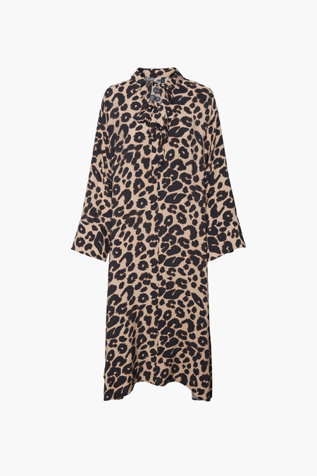 Longue robe beige de VERO MODA® avec imprimé zèbre noir, manches longues et détail de collier au cou.
