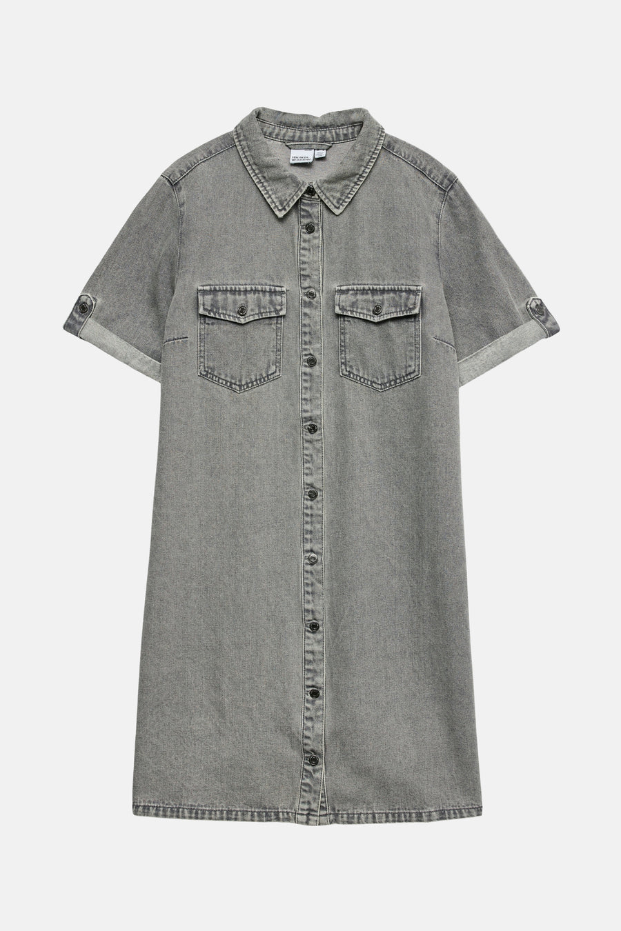 Vêtement gris à manches courtes de VERO MODA, avec poches devant et fermeture à boutons.