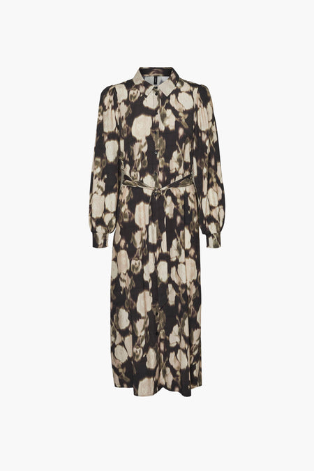 Robe noire à longues manches de Vero Moda, avec un motif floral et une ceinture élastique.