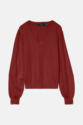 Pull rouge à col V de VERO MODA, avec longues manches et boutons dorés sur les poignets.