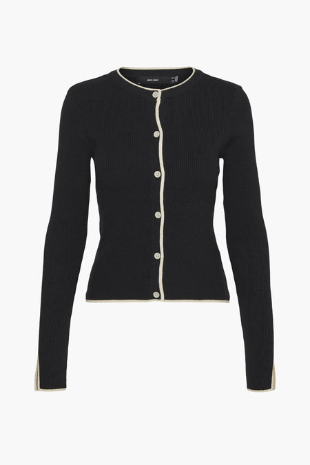 Gilet noir de VERO MODA, avec un motif à carreaux écossais tricoté et des escarpins noirs.