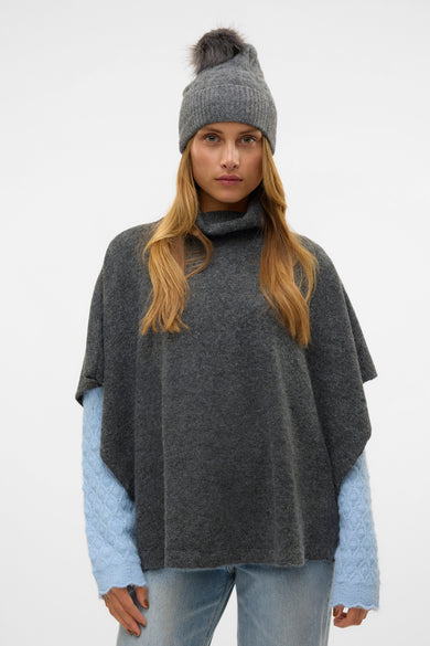 Sweat-shirt gris de VERO MODA avec des manches courtes et un col haut.