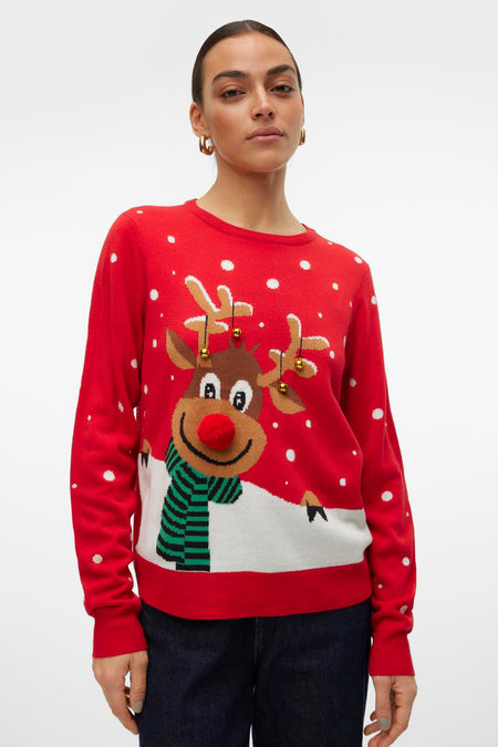 Pull rouge avec col rond de Vero Moda, imprimé de rennes de Noël et motif de flocons de neige.
