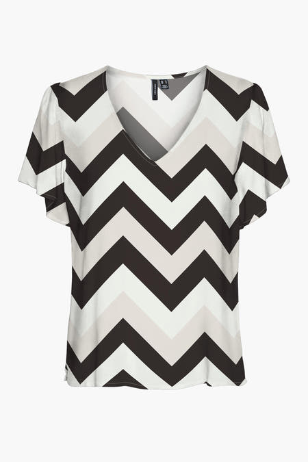 T-shirt noir à manches courtes de VERO MODA, avec un motif zigzag en noir, blanc et gris.