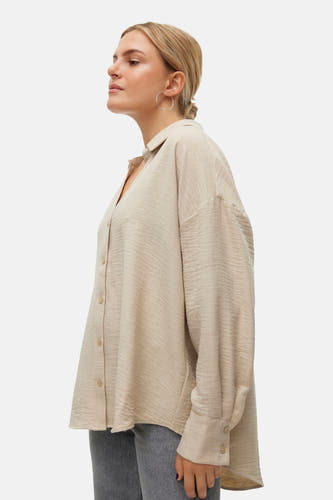 Chemise beige à manches longues VERO MODA®, avec col et fermeture boutonnée, coupe décontractée.