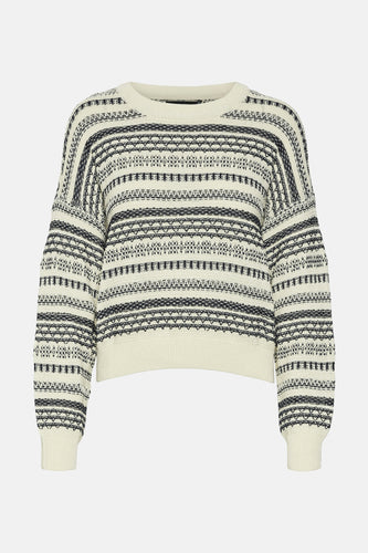 Crèmekleurige gebreide trui met zwart patroon.
