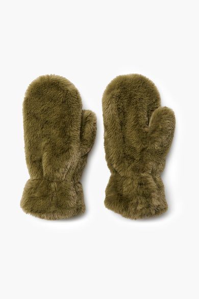 Fleurs vertes de VERO MODA, avec une texture veloutée, posées sur un fond blanc.