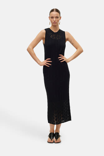 Robe sans manches noire de VERO MODA, avec un motif géométrique ouvert sur toute la longueur.