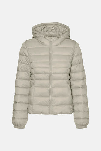 Mauve court manteau de Vero Moda, avec un capuchon et une fermeture éclair à l'avant.