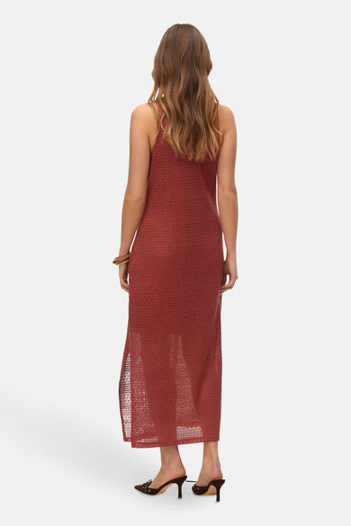 Jupe sans manches rouge de VERO MODA®, avec une encolure ouverte et une fente.
