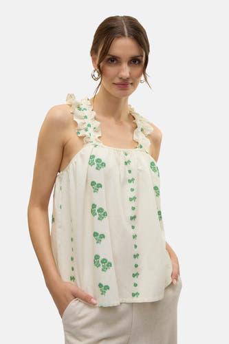 Blouse écru sans manches de VERO MODA, avec un motif floral vert et des volants sur les épaules.