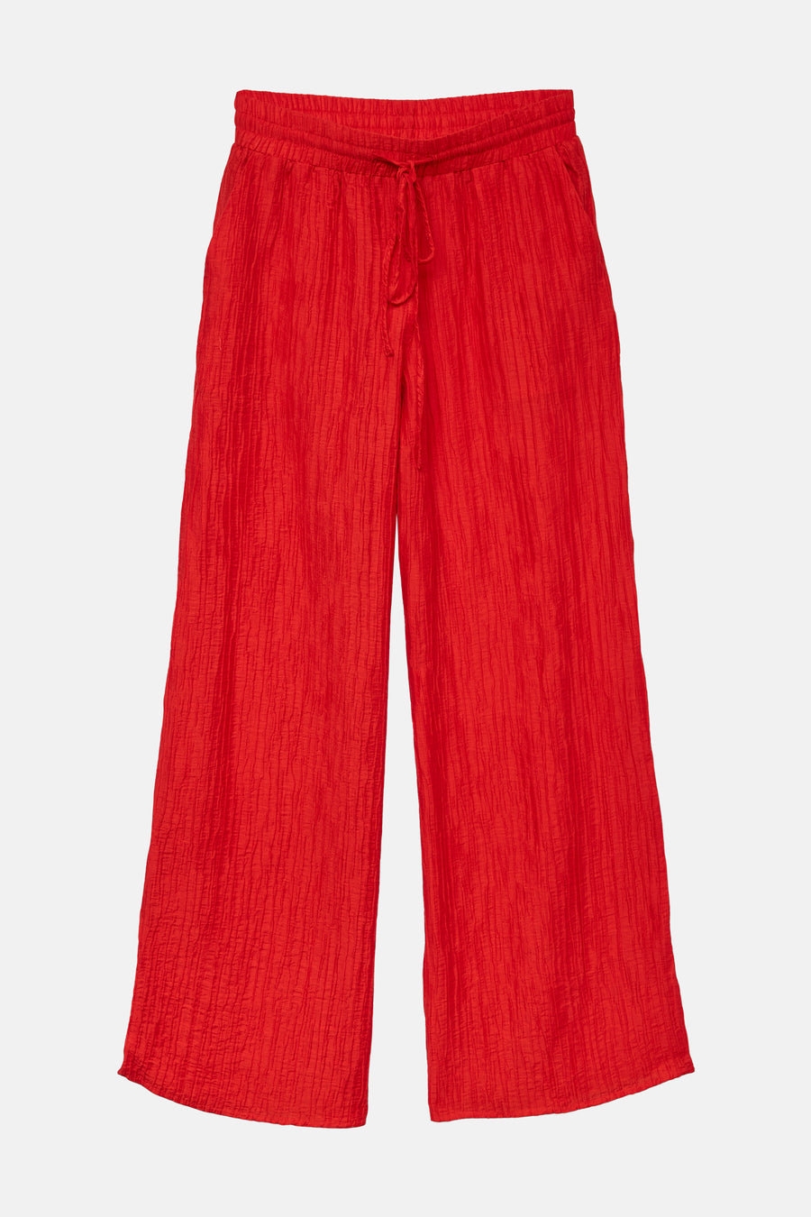 Rode, wijde broek met trekkoord en kreukeffect.