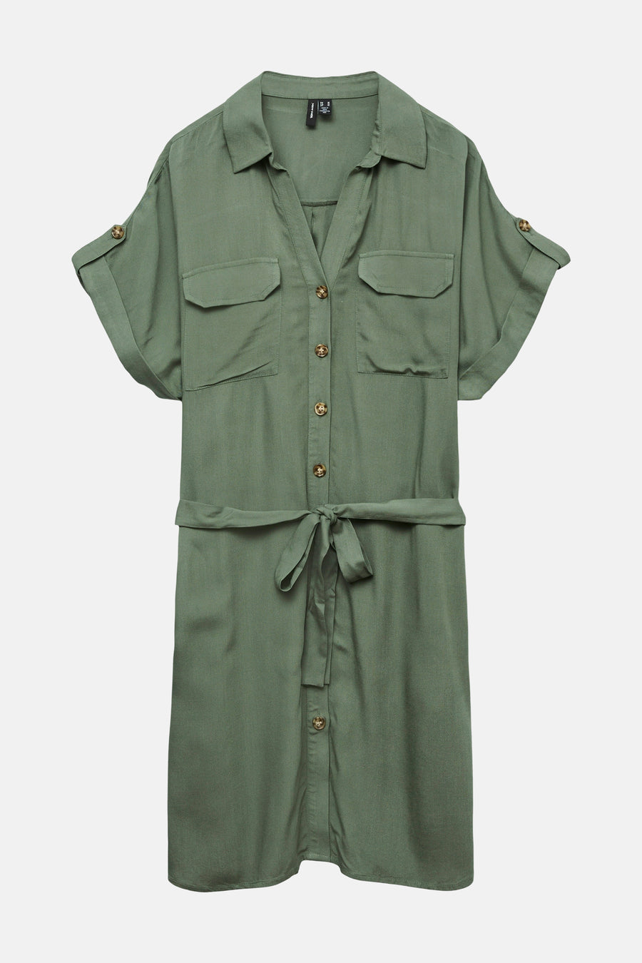 Robe verte à manches courtes de Vero Moda, avec fermeture à boutons et ceinture.