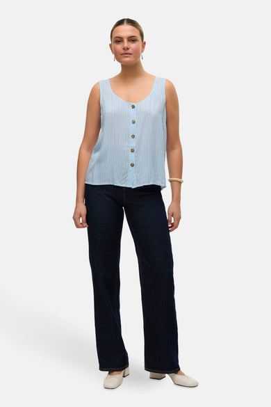 Chemise bleue à manches courtes de VERO MODA®, avec col boutonné et rayures verticales.