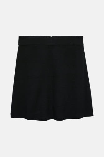 Jupe courte noire de VERO MODA, avec une ceinture élastique et une texture lisse et uniforme.
