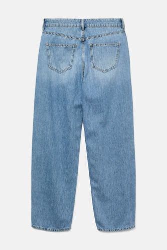 Jean special fit en denim bleu de VERO MODA, avec un dos et deux poches arrière et des jambes droites.