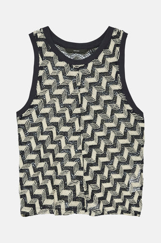 Zwart-wit gebreide top met zigzagpatroon.
