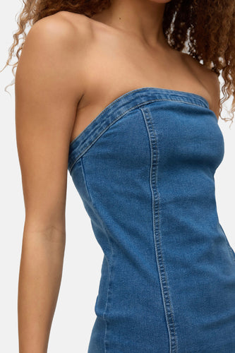 Denim strapless jurk.