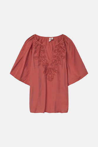 Blouse brune de VERO MODA® avec col en V et détails brodés sur l'avant.