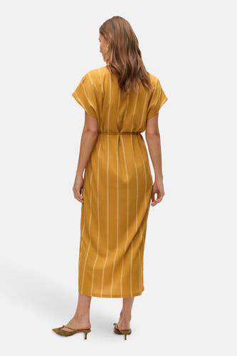 Moule jaune à manches courtes de VERO MODA, avec des rayures verticales et une ceinture à la taille.