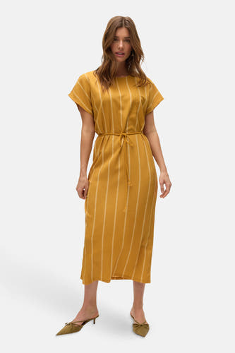 Moule jaune à manches courtes de Vero Moda avec des rayures verticales et une ceinture.