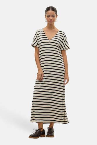 Chemise blanche à manches courtes de VERO MODA, avec un motif rayé et un col en V.