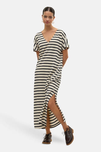 Chemise blanche à manches courtes de Vero Moda, avec un motif rayé et une fente.