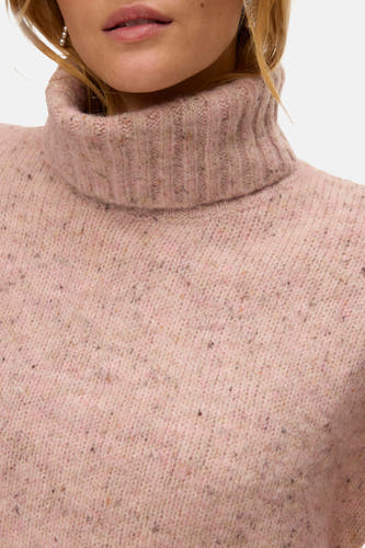 Gilet rose VERO MODA avec un mélange de rayures, gros plan.