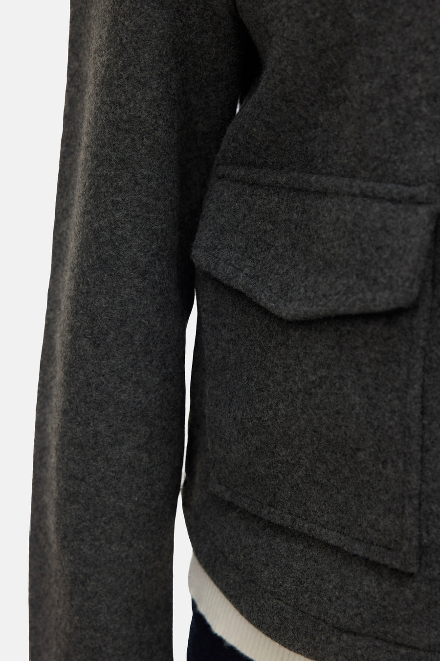 Grijs wollen jack met zak.