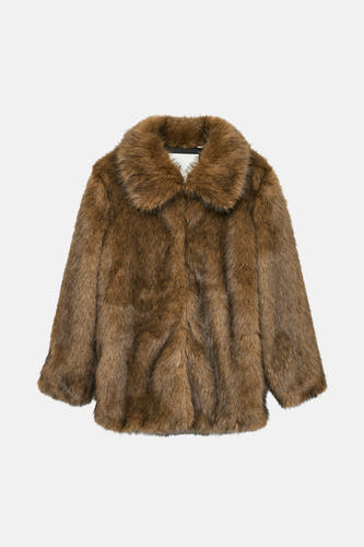 Manteau court brun de VERO MODA® avec une texture fausse fourrure douce et un col.