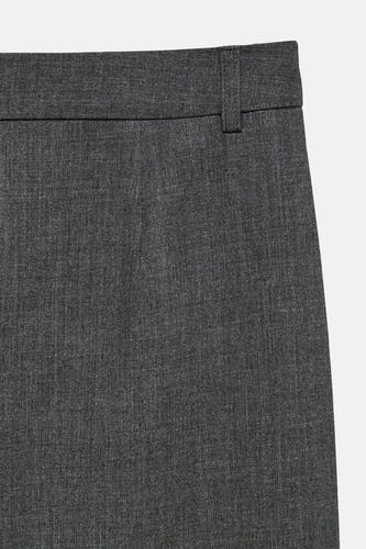 Pantalon gris de VERO MODA, avec détail de ceinture et une texture raffinée.