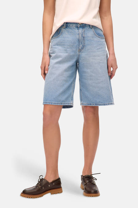 Short - light blue denim