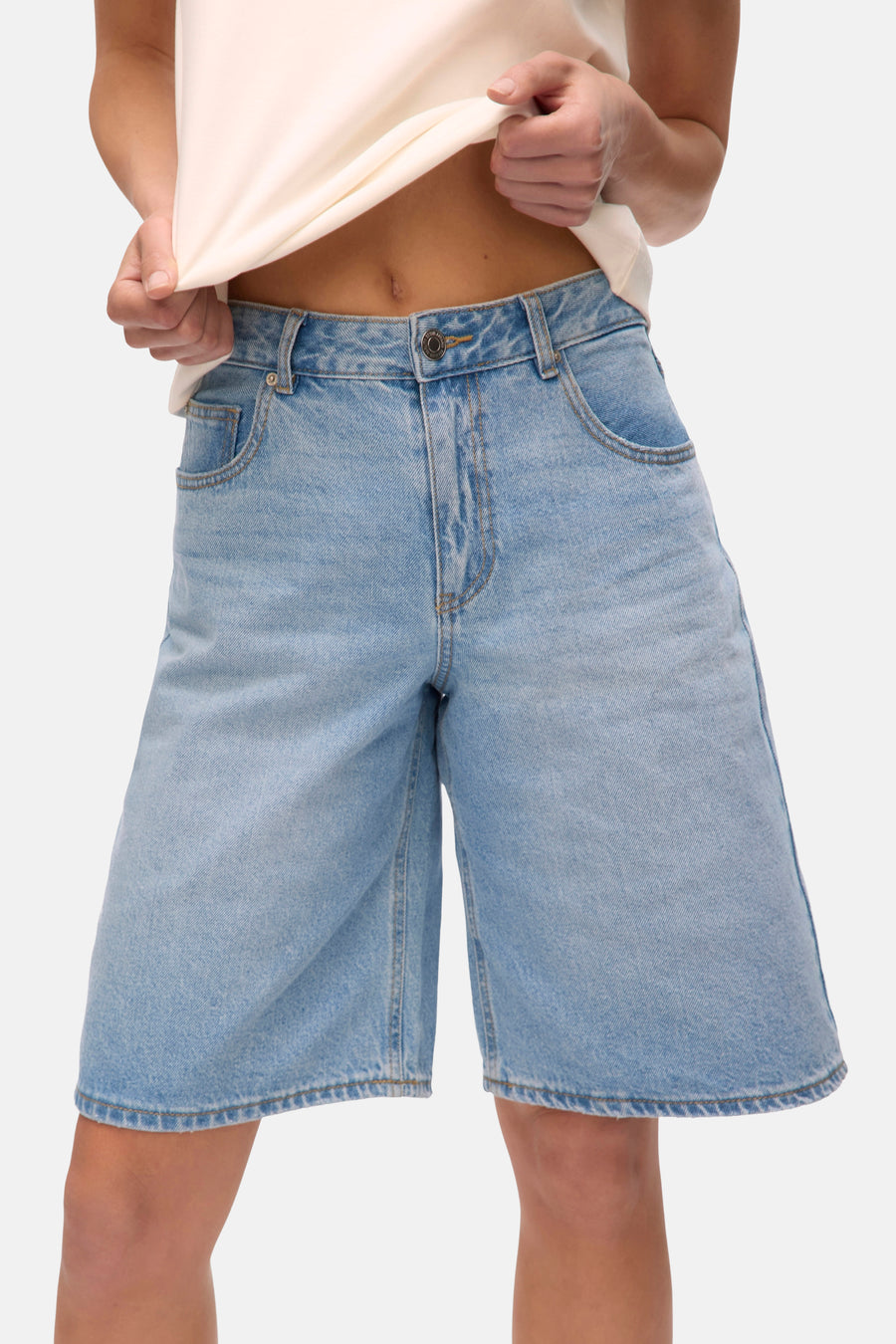 Short - light blue denim