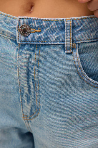 Short - light blue denim