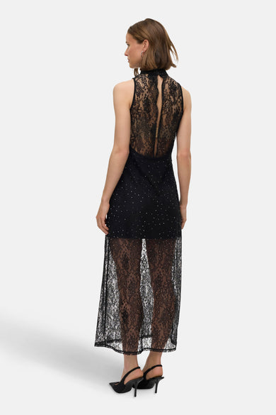 Zwarte mouwloze kleedje van Vero Moda, met kanten details en stippen, gezien van achteren.
