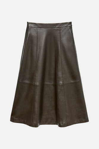 Jupe longue brune de VERO MODA, avec des coutures verticales et une silhouette en A.